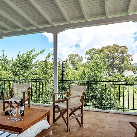 Apartment Woodpecker House Lefkada